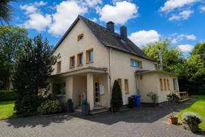 Geräumige 3-Zimmer-Wohnung mit großem Sonnenbalkon im Zweifamilienhaus