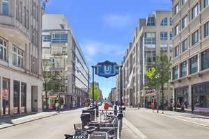 Aufzug, Balkon & Wintergarten / 3-Zimmer-Wohnung in der Friedrichstraße