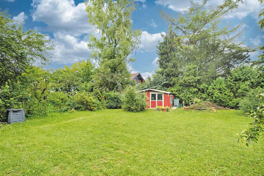 Immobilie in Gräfelfing - Ansprechendes Zweifamilienhaus mit Wintergarten und viel Platz im Grünen - Bild 2