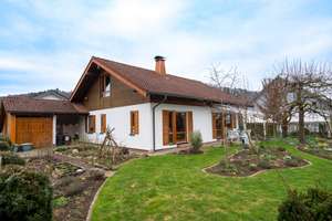 Wohnen mit Herz – gepflegt und gemütlich - ein Haus zum Wohlfühlen mit kleinem Gartenparadies! – Die vollständige Adresse der Immobilie erhältst du vom Anbieter., 79793 Wutöschingen – Vorschaubild 1