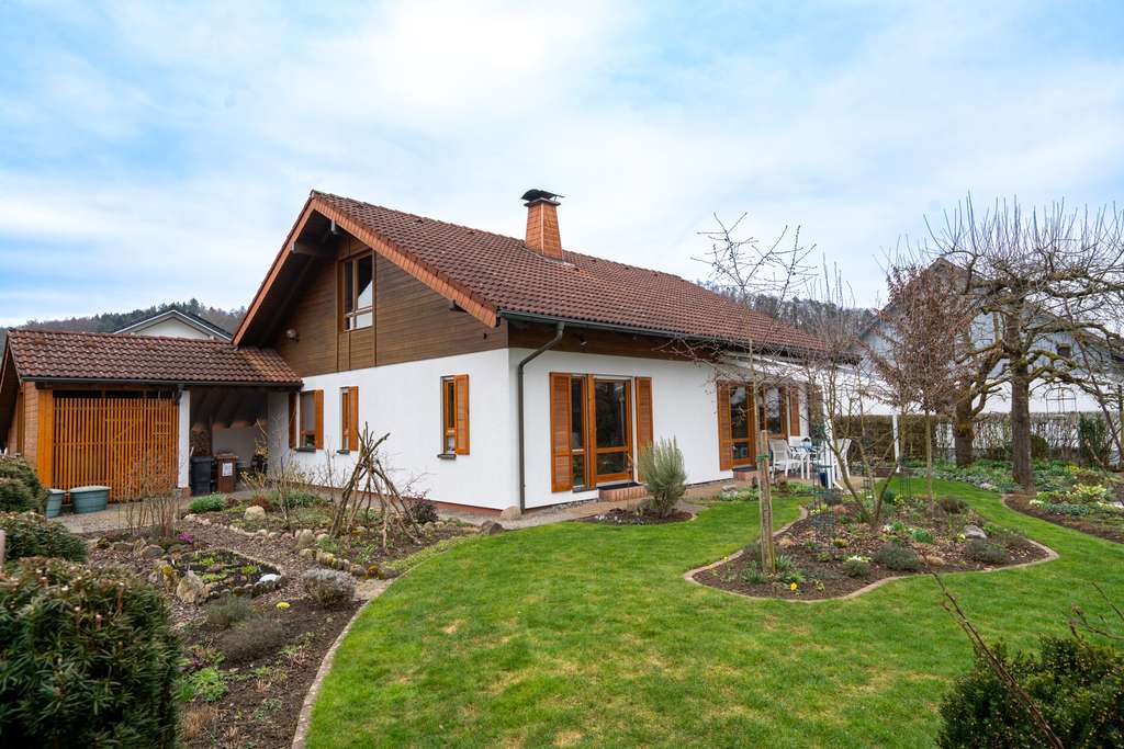 Immobilie in Wutöschingen - Wohnen mit Herz – gepflegt und gemütlich - ein Haus zum Wohlfühlen mit kleinem Gartenparadies! - Bild 0