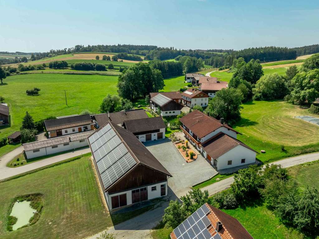 Immobilie in Dietersburg - Anwesen in Weilerlage
Toller Bauzustand mit vielen Gestaltungsmöglichkeiten - Bild 2