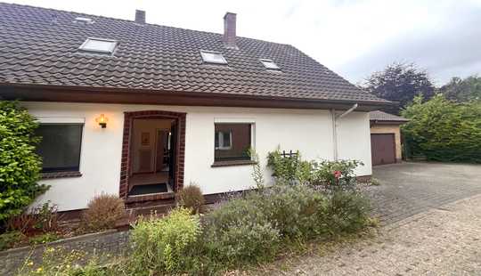 Bild von Bloherfelde - älteres Wohnhaus mit separater Mietwohnung (DG) und großem Garten. Sehr ruhige Lage!