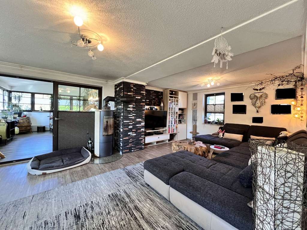 Immobilie in Brand-Erbisdorf - Ein Zuhause mit Komfort: Fußbodenheizung, Klimaanlage und Pool - Bild 4