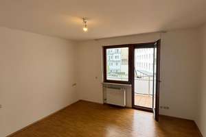 Helle 3 Zimmer Altbauwohnung mit Balkon in der historischen Würzburger Innenstadt – Plattnerstraße 9, 97070 Altstadt, Würzburg – Vorschaubild 7