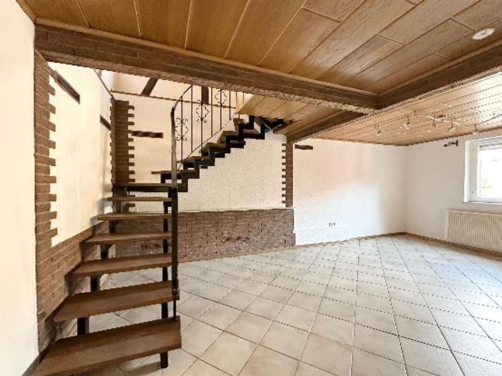 Immobilie in Lützelbach - Wohnen mit Charakter: Modernisiertes Einfamilienhaus in Lützelbach - Bild 2