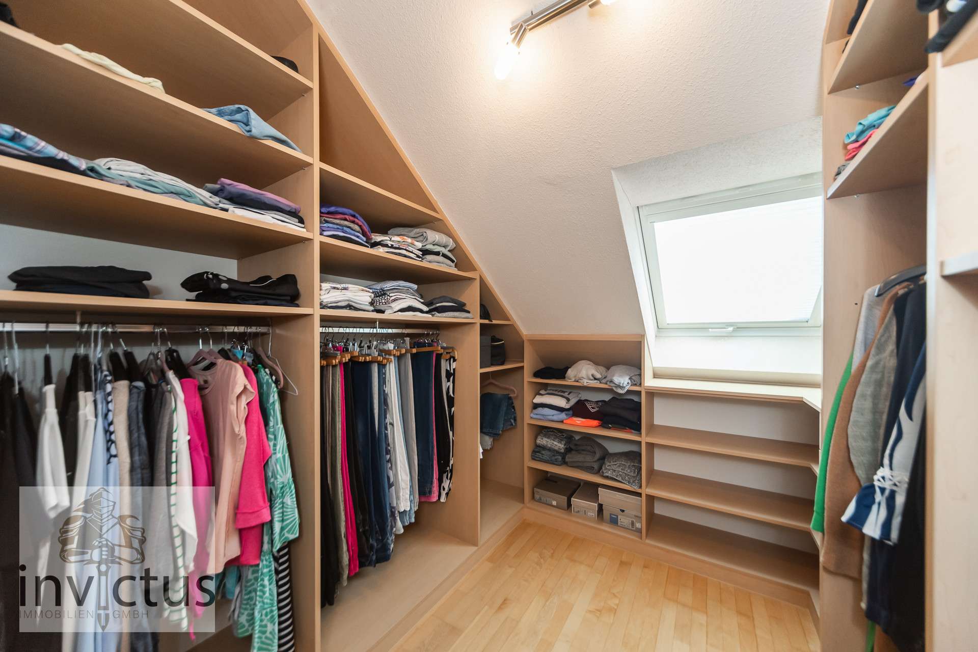 Immobilie in Langenbrettach - Ein Haus, das inspiriert – tolle Architektur, perfekter Grundriss, mit Garage u. Garten - Gefühl pur - Bild 2