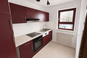 Stadtnah und ruhig: Gut geschnittene 2-Zi.-Wohnung mit Balkon & Tiefgarage - fußläufig zum Bahnhof – Alzentalstraße 2, 71083 Herrenberg – Vorschaubild 2