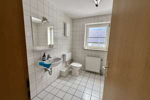 Helle 3-Zimmer-Dachgeschosswohnung mit Balkon in ruhiger Wohnlage von Schwalmstadt – Die vollständige Adresse der Immobilie erhältst du vom Anbieter., 34613 Schwalmstadt – Vorschaubild 4