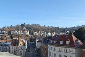 Helle und zentral gelegene 4 Zimmer Wohnung