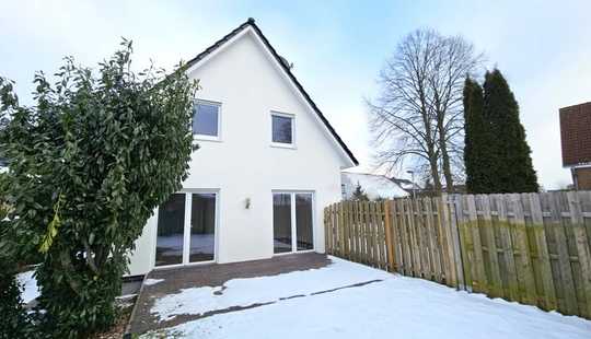 Bild von 0 % Käuferprovision! Neuwertiges Einfamilienhaus mit kleinem Garten am ländlichen Stadtrand!