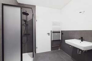 Erstbezug nach Modernisierung: Großzügige 3-Zimmer-Wohnung mit Balkon in begehrter Lage! – Die vollständige Adresse der Immobilie erhältst du vom Anbieter., 93051 Kumpfmühl-Ziegetsdorf-Neuprüll, Regensburg – Vorschaubild 17