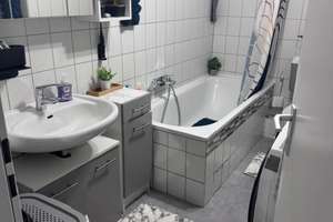 *ab 01.08.*  3-Zimmer-Dachgeschoßwohnung mit bodentiefen Sprossenfenstern und Balkon – Fröbelstr. 94, 47053 Hochfeld, Duisburg – Vorschaubild 12
