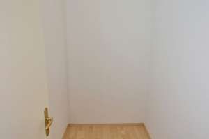 *Geräumige 3-Raum-Wohnung mit EBK, Balkon, Aufzug und Stellplatz auf dem Kassberg!* – Henriettenstraße 50, 9112 Kaßberg, Chemnitz – Vorschaubild 9