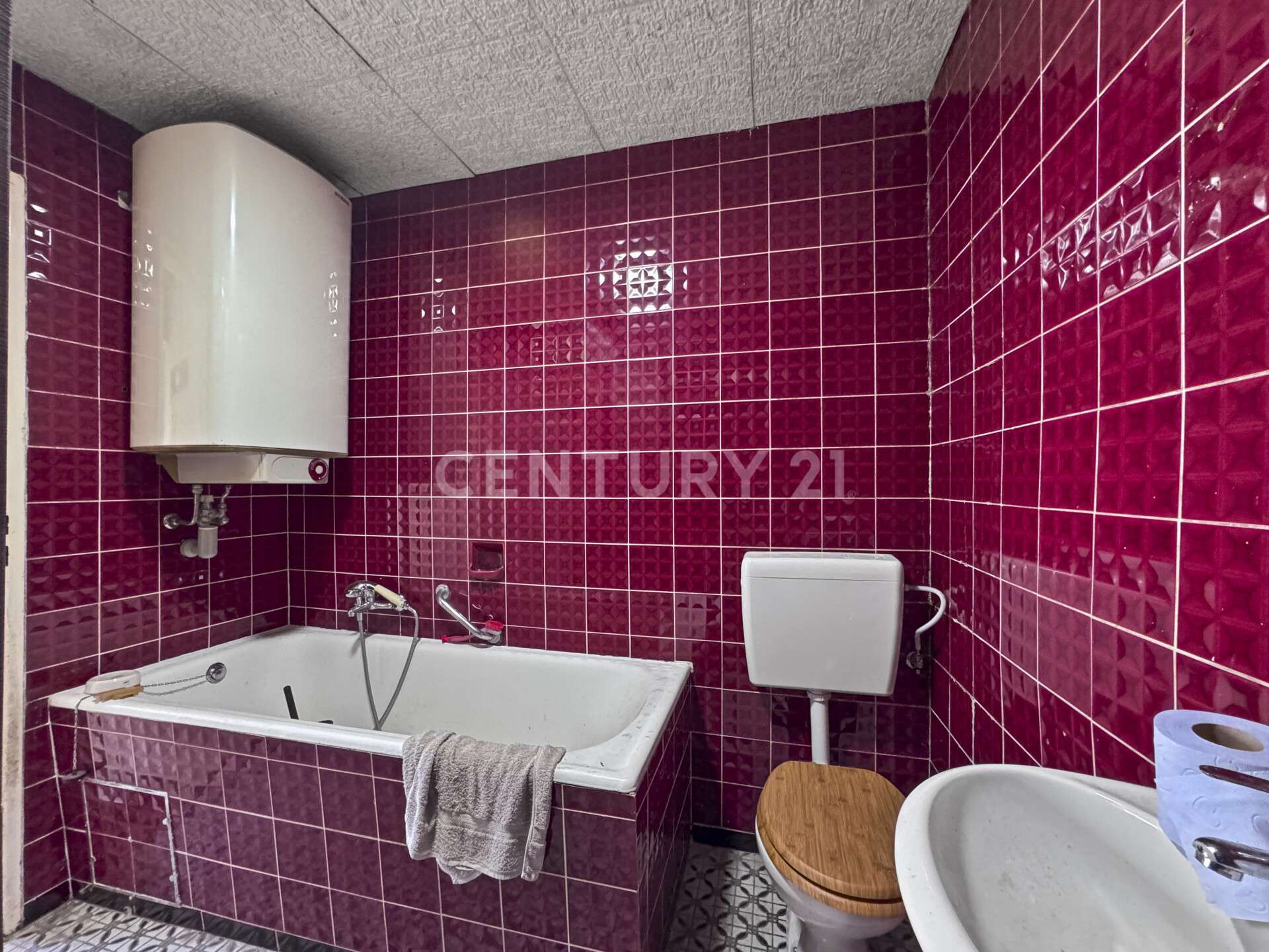 Immobilie in Nittenau - Weitläufiges Grundstück mit 1919 m² und Altbestand in ruhiger Lage - Bild 1