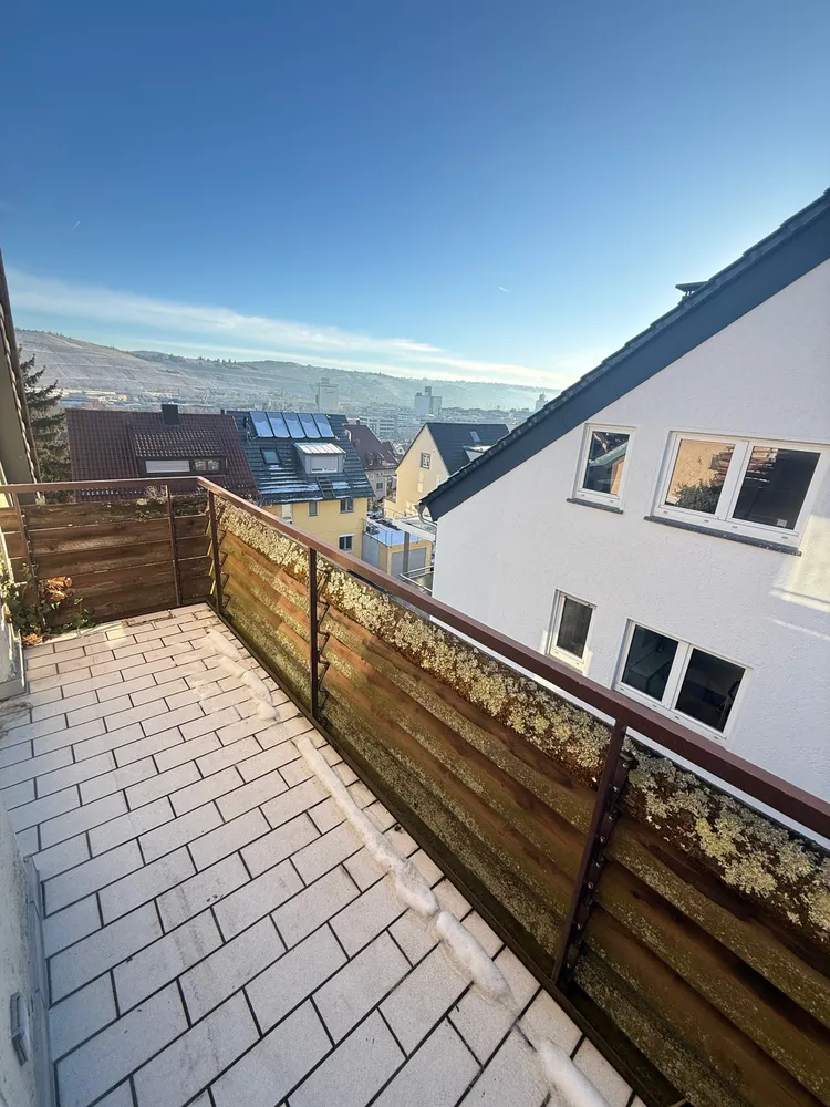 Renovierungsbedürftige 3-Zi.-DG-Whg. mit Balkon * Garage + Stpl. * Gartenanteil * Top Wohnlage *, Stuttgart – Bild 4