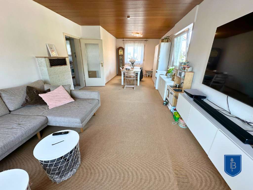 Immobilie in Wendlingen am Neckar - Zwei Einheiten, ein Zuhause – ideal für Mehrgenerationenwohnen mit Balkon und Stellplatz - Bild 3