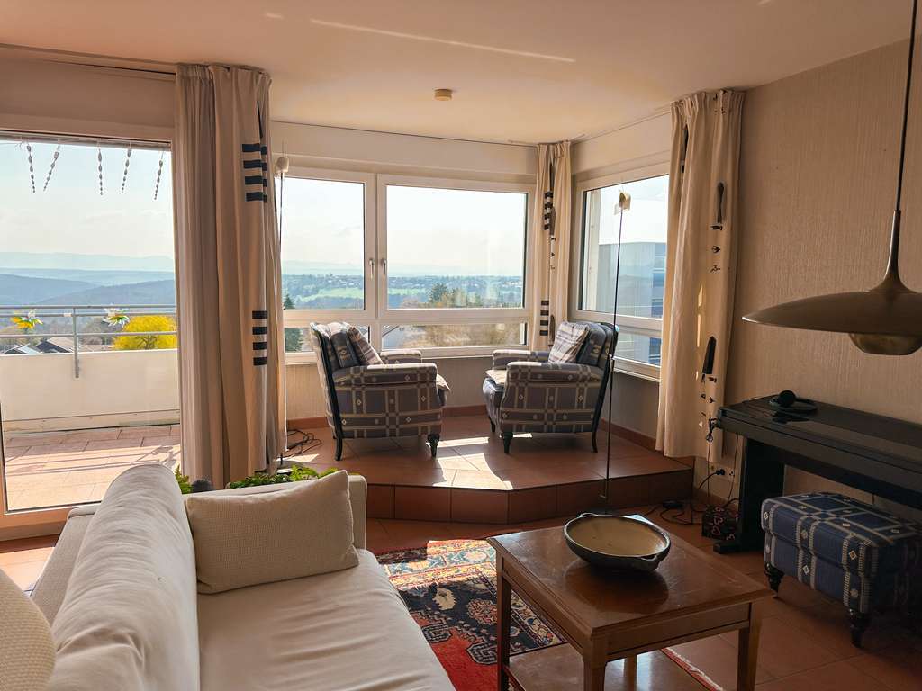 Immobilie in Baltmannsweiler - Über den Dächern wohnen - 3 Zi. ETW mit Panorama-Blick zur Schwäbischen Alb - Bild 2