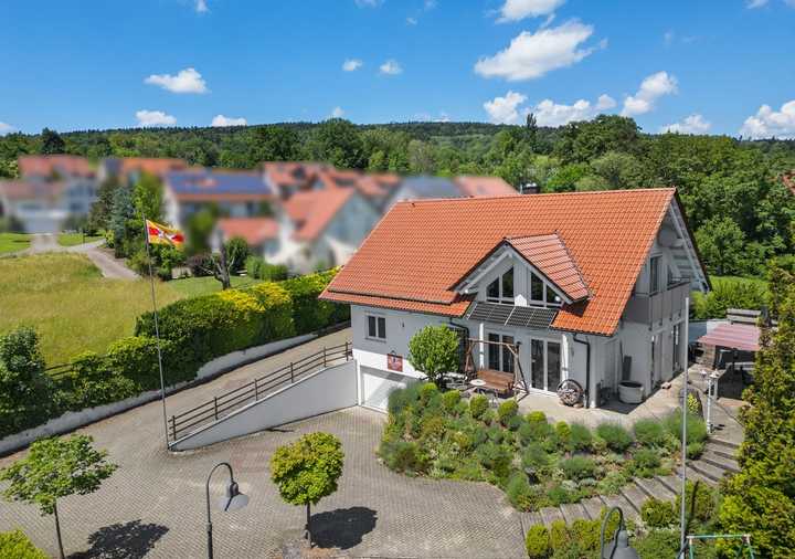 Wohndomizil auf großem Grundstück