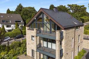 Luxuriöse Maisonette-Wohnung mit Garten, zwei Balkonen und Tiefgarage in Essen-Bredeney