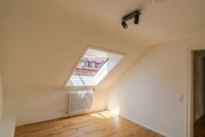 Gemütliche DG-Wohnung, frisch renoviert, bezugsbereit – Die vollständige Adresse der Immobilie erhältst du vom Anbieter., 79104 Herdern-Nord, Freiburg im Breisgau – Vorschaubild 7