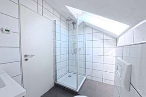 iTH: Fuhlenbrock zum Verlieben: Helle Dachgeschosswohnung mit Balkon, Garage und kurzen Wegen! – 46242 Fuhlenbrock, Bottrop – Vorschaubild 3