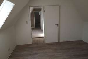 Großzügige 5-Zimmer-Wohnung in Lübeck zu vermieten – Steinrader Damm 89, 23556 Sankt Lorenz Nord, Lübeck – Vorschaubild 9