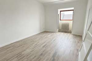 Zentrale, große und renovierte 2-Zimmer-Wohnung im 4.OG in wunderschönem Altbau – Kestnerstraße 49, 30159 Südstadt, Hannover – Vorschaubild 3