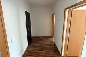 Kompakte DG 3-Zimmer mit Aufzug, Laminat, Dachbalkon und Eckwanne in guter Lage! – Clausstraße 67, 9126 Gablenz, Chemnitz – Vorschaubild 6