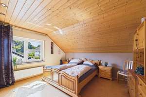 Wohnen ohne Kompromisse – besonderes Zweifamilienhaus in Florstadt mit privater Gartenoase – Die vollständige Adresse der Immobilie erhältst du vom Anbieter., 61197 Florstadt – Vorschaubild 23