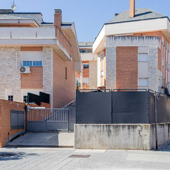 BHOME PRÄSENTIERT FANTASTISCHE GELEGENHEIT IM HERZEN VON ARROYOMOLINOS