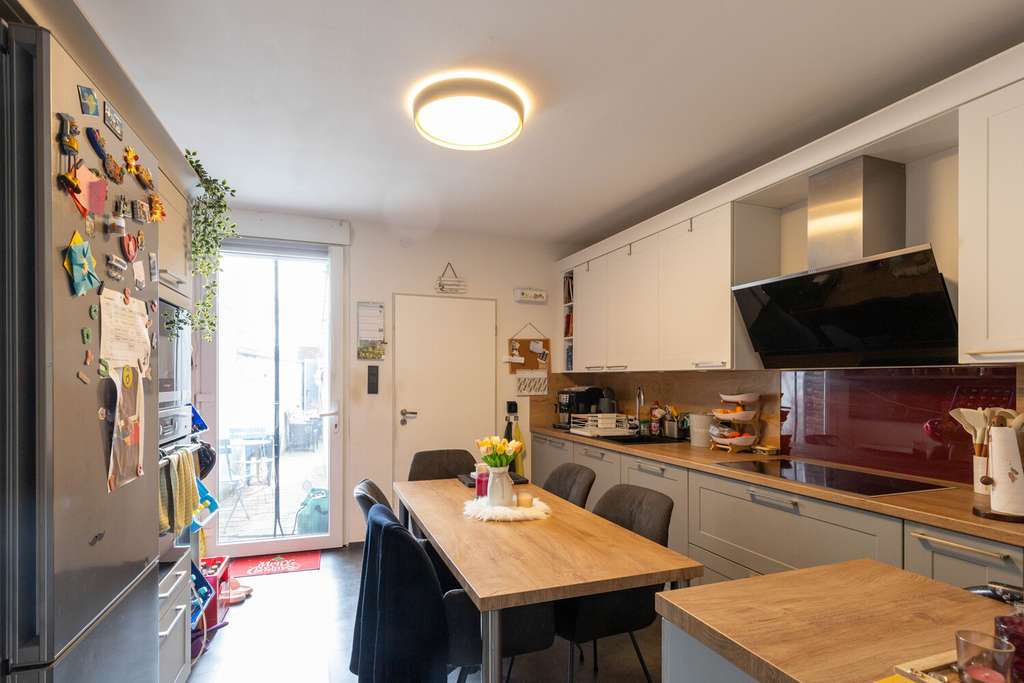 Immobilie in Rommerskirchen - Charmantes, zentral gelegenes Reihenhaus mit sonnigem, kleinen Garten ! - Bild 2