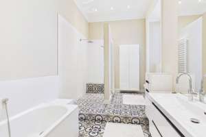 Exklusive 4-Zimmer-Wohnung in Bestlage Frankfurts – sonniger Balkon, Designerküche & Skylineblick – 60325 Westend-Süd, Frankfurt am Main – Vorschaubild 9