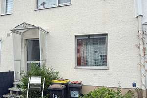 RESERVIERT! 2-3 Personen. Freies 75 qm Reihenmittelhaus in ruhiger Lage. Unterkellert.
