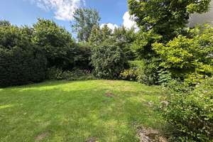 Waldheim: Wohnung über 2 Ebenen mit Garten und Garage