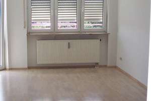 Lichtdurchflutete 2-Zimmer-Wohnung mit großem Balkon, Einbauküche und direktem U-Bahn-Anschluss – Züricher Str. 52, 90431 Großreuth bei Schweinau, Nürnberg – Vorschaubild 2