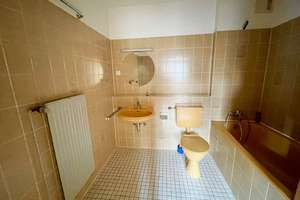 Geringe Erbpacht!
Idyllisches Reihenmittelhaus mit viel Platz für Familien! – Die vollständige Adresse der Immobilie erhältst du vom Anbieter., 53117 Auerberg, Bonn – Vorschaubild 8