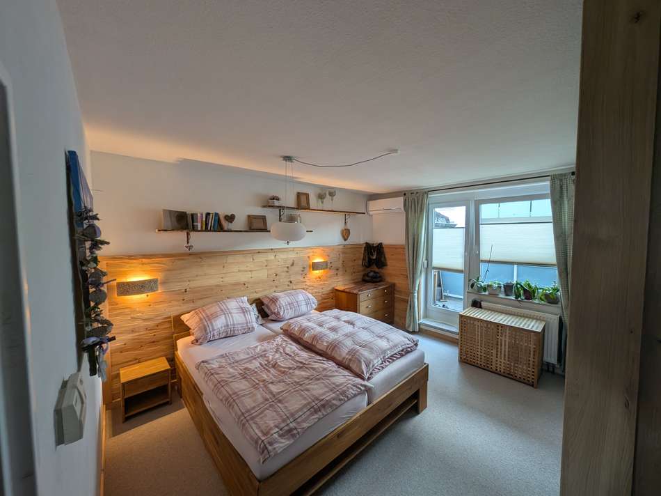 Schlafzimmer 1