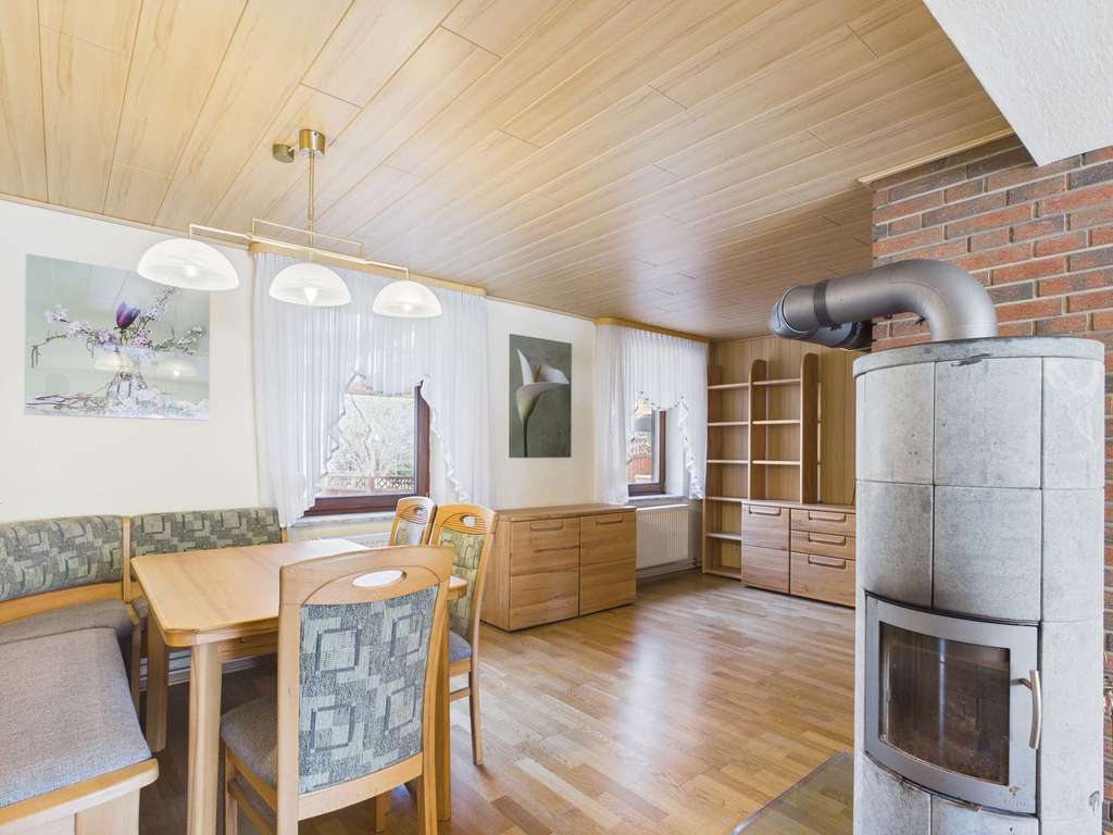 Immobilie in Schöppenstedt - 231 m2 Fachwerkhaus in idyllischer Feldrandlage, Wintergarten, Schwimmteich, Garage, Streuobstwiese - Bild 4