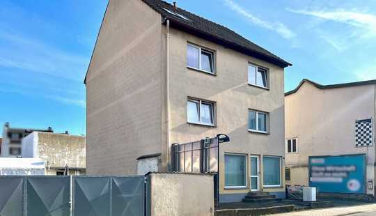 Bild von Apartmenthaus mit Anbaumöglichkeit 2 weiterer Wohnungen im Hinterhof in Frankfurt am Main