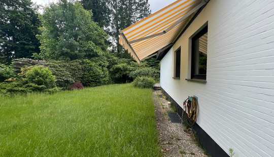 Bild von Baugrundstück/Sanierungsbedürftiges EDI-Fertighaus mit großem Garten in zweiter Reihe
