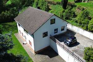 Naturnahes Wohnen – geräumiges Einfamilienhaus mit Traumgrundstück in ruhiger Lage von Pirmasens! – Pirmasens – Vorschaubild 1
