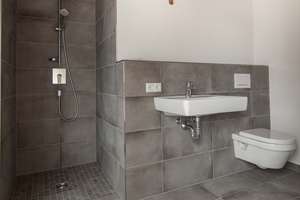 Elegante Dachgeschosswohnung mit ca. 114 m² Wohnfläche und traumhaftem Blick auf die Würm – Die vollständige Adresse der Immobilie erhältst du vom Anbieter., 80999 Untermenzing, München – Vorschaubild 14