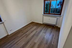 Wohnung mit eigenem Garten und Stellplatz in Allach – Löfflerstraße 17, 80999 Untermenzing, München – Vorschaubild 4