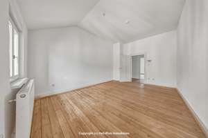 GROSSZÜGIG – Wohnung mit viel Raumgefühl und Charme in denkmalgeschützten Altbau-Mehrfamilienhaus – Die vollständige Adresse der Immobilie erhältst du vom Anbieter., 76131 Oststadt, Karlsruhe – Vorschaubild 2