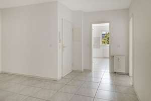Lichtdurchflutete 4-Zimmer Wohnung mit 2 Balkonen, Garage & Stellplatz. Sehr gute Infrastruktur. – Die vollständige Adresse der Immobilie erhältst du vom Anbieter., 51149 Westhoven, Köln – Vorschaubild 2