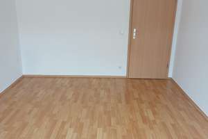 Geräumige 3 Zimmer-Etagenwohnung mit Balkon und Wohnküche in zentraler Lage. – Die vollständige Adresse der Immobilie erhältst du vom Anbieter., 9112 Kaßberg, Chemnitz – Vorschaubild 3
