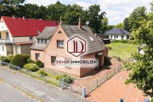 Farge// Einfamilienhaus auf einem 943 m² großen Grundstück – Die vollständige Adresse der Immobilie erhältst du vom Anbieter., 28777 Rekum, Bremen – Vorschaubild 1