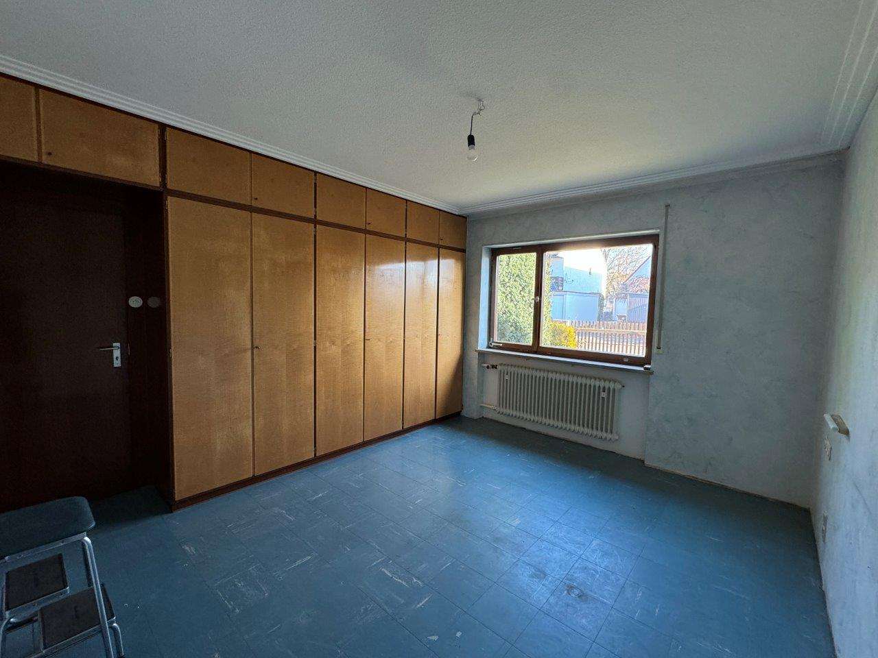 Immobilie in Friedberg - Renovierungsbedürftiges Ein- bis Zweifamilienhaus hervorragende Lage in Friedberg-West - Bild 3