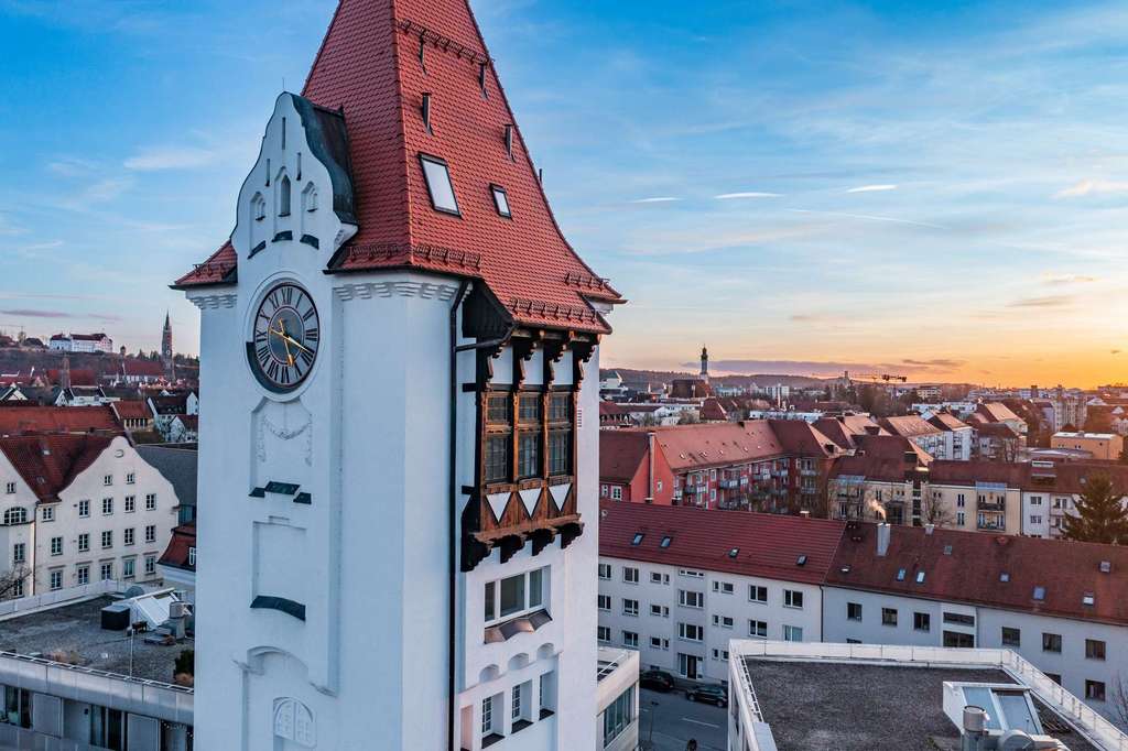 Investment in ehrwürdiges Landshuter Wahrzeichen. Der Weiße Turm von Nikola.